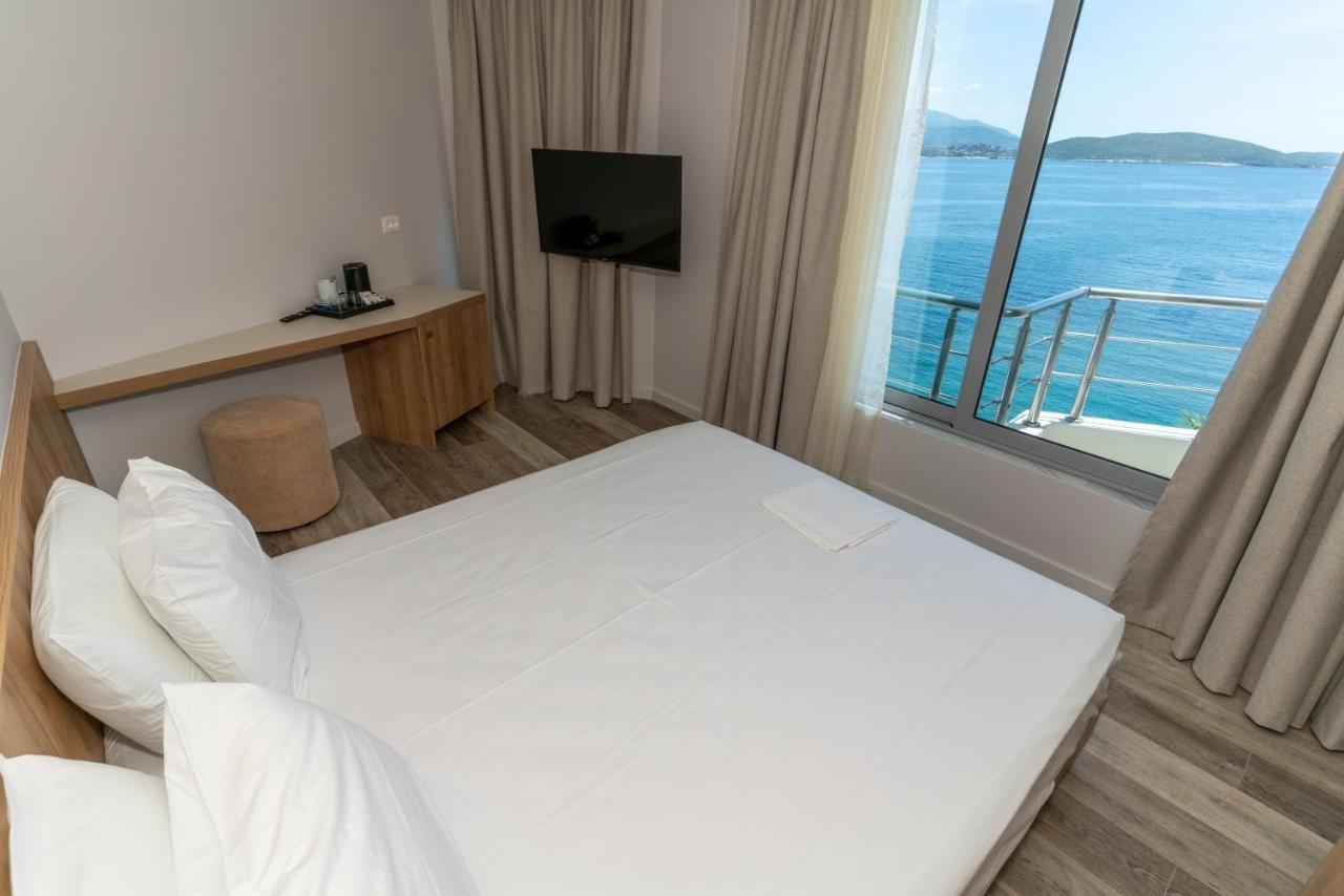 Titania Hotel Saranda Extérieur photo