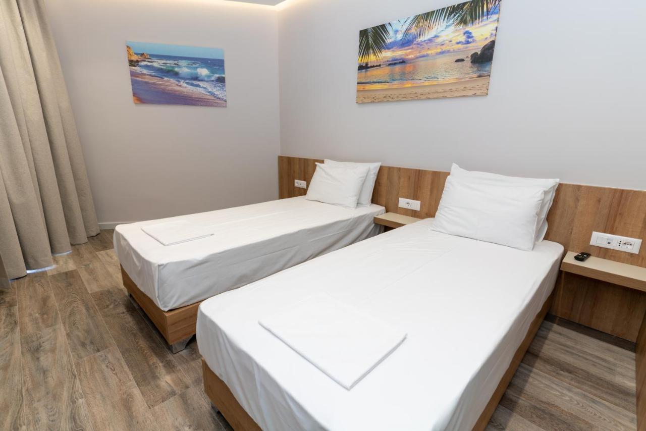 Titania Hotel Saranda Extérieur photo