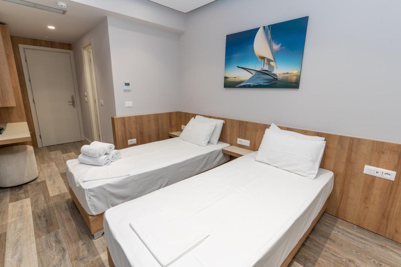Titania Hotel Saranda Extérieur photo
