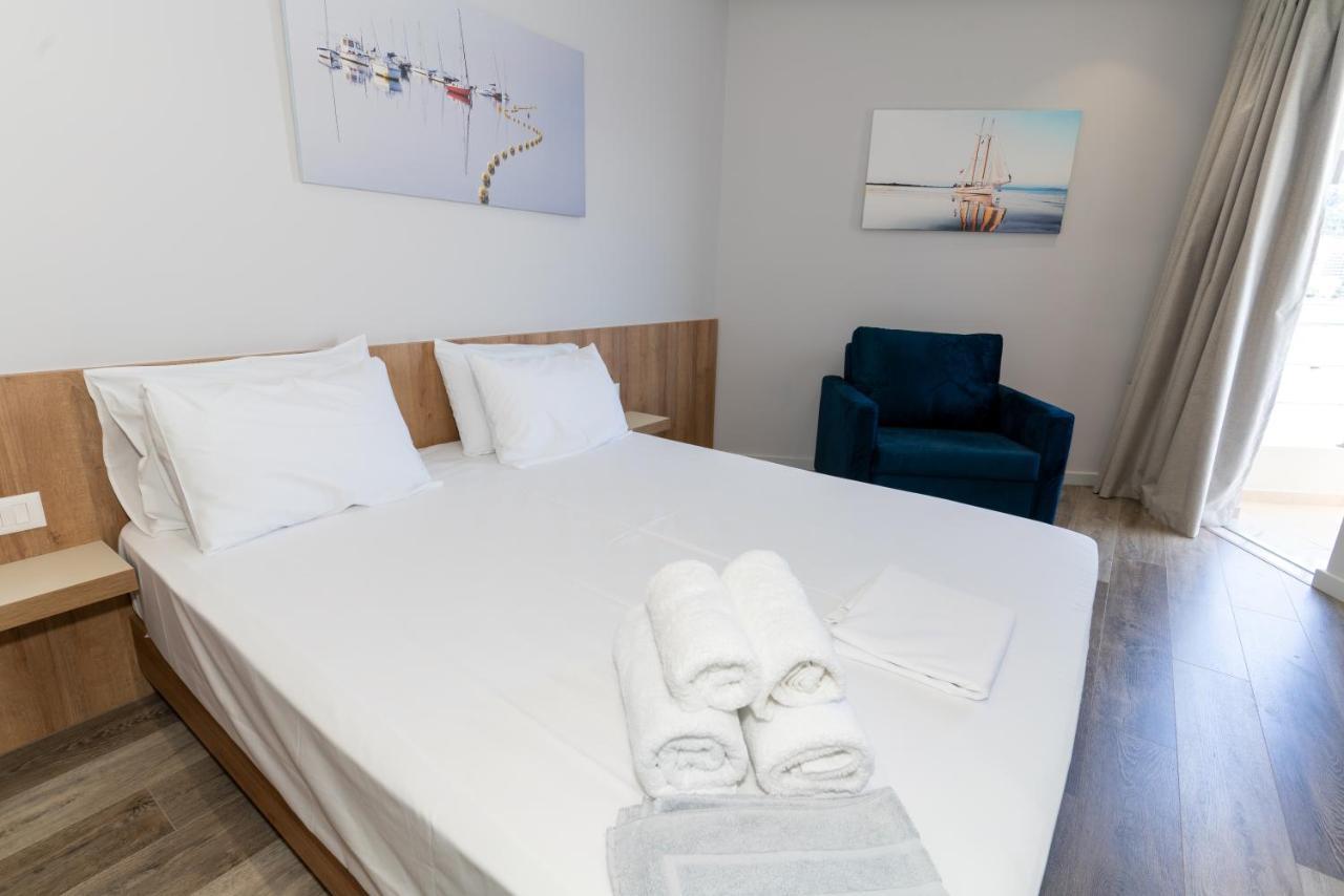 Titania Hotel Saranda Extérieur photo