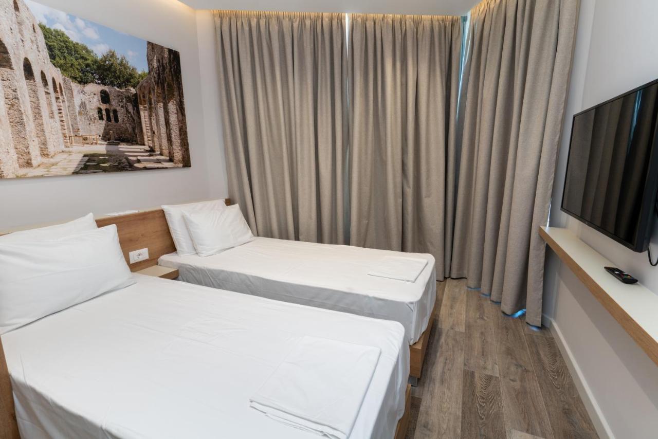 Titania Hotel Saranda Extérieur photo